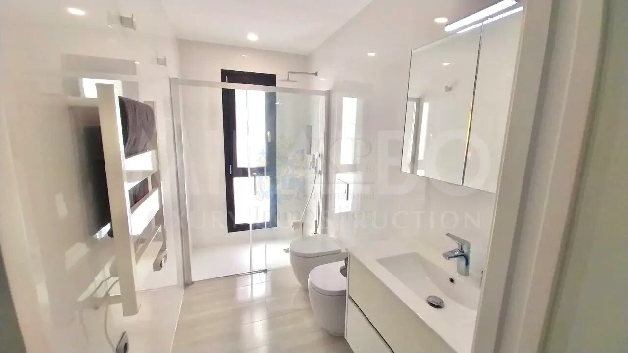 ***Ruhige und private Villa Caleta nur einen kurzen Spaziergang vom Sandstrand und der exklusiven Cala Blanca entfernt***