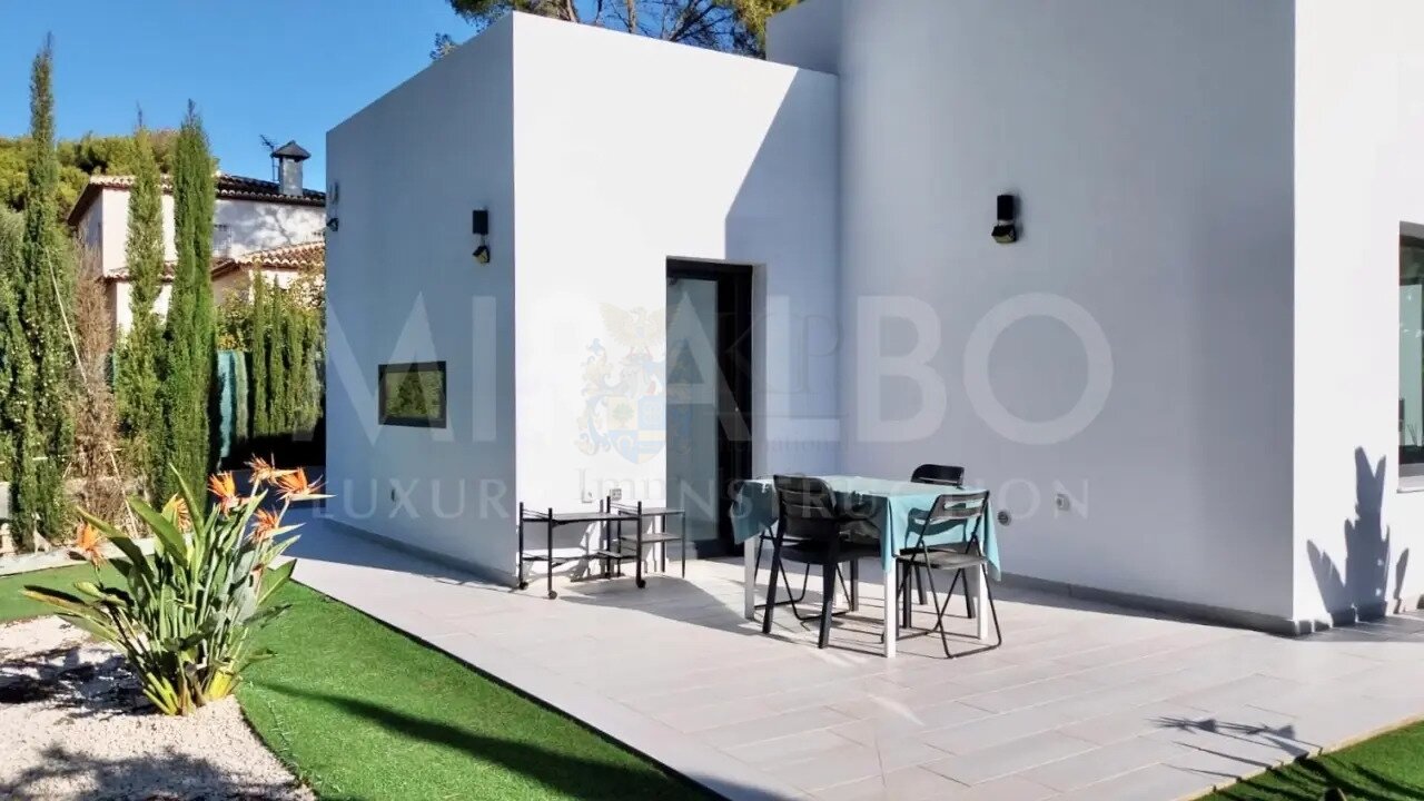 ***Ruhige und private Villa Caleta nur einen kurzen Spaziergang vom Sandstrand und der exklusiven Cala Blanca entfernt***