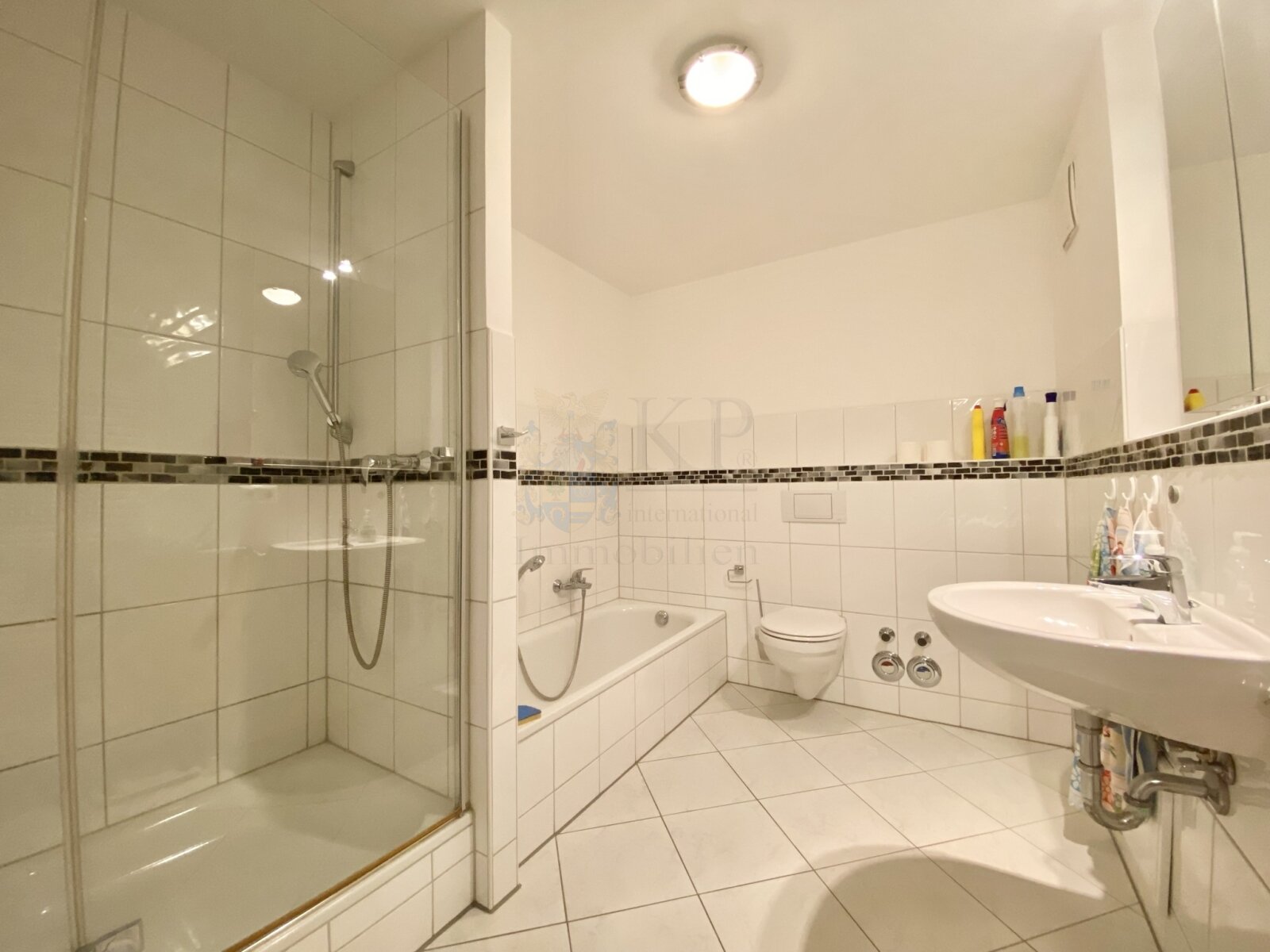 *** VERMIETET *** HATTERSHEIM: GEMÜTLICHE 2 ZIMMER WOHNUNG MIT EBK, BAD, TERRASSE, GARTEN UND GARAGE***