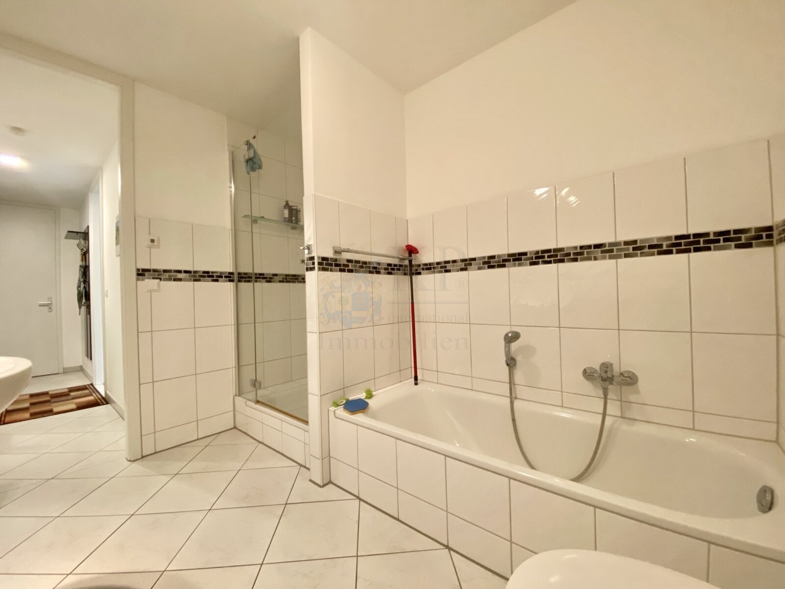 *** VERMIETET *** HATTERSHEIM: GEMÜTLICHE 2 ZIMMER WOHNUNG MIT EBK, BAD, TERRASSE, GARTEN UND GARAGE***
