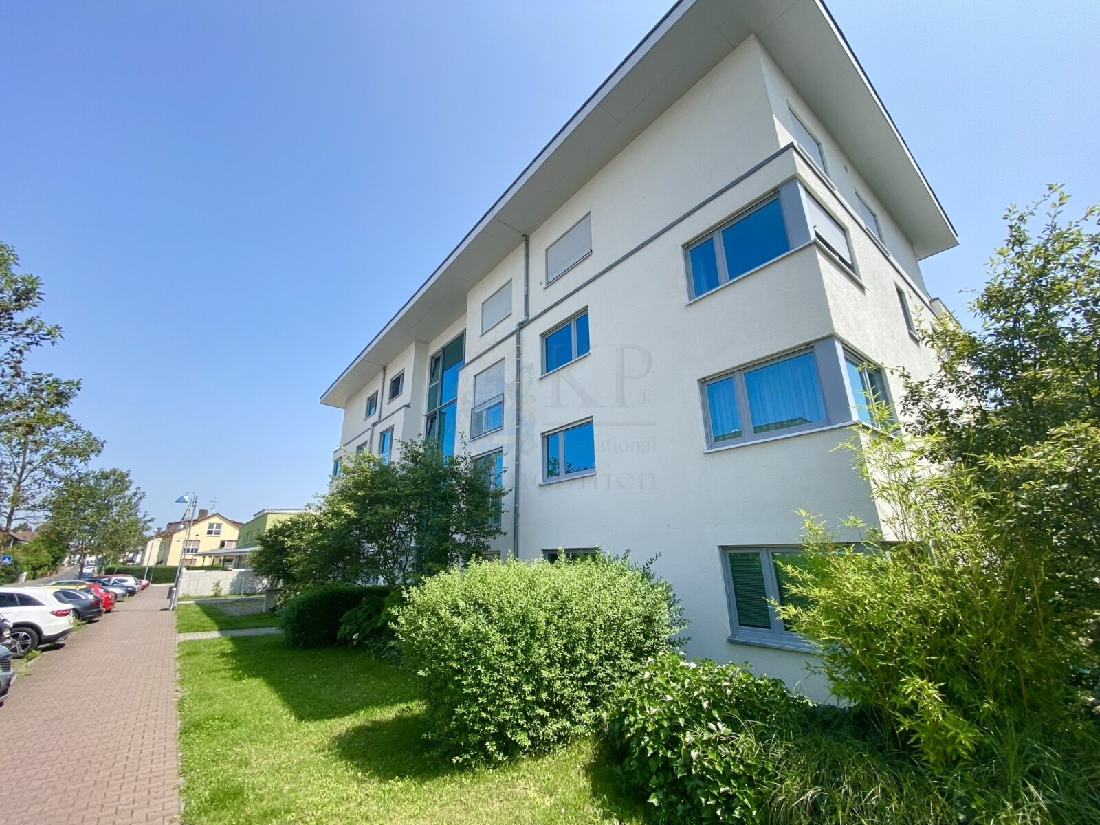 *** VERMIETET *** HATTERSHEIM: GEMÜTLICHE 2 ZIMMER WOHNUNG MIT EBK, BAD, TERRASSE, GARTEN UND GARAGE***