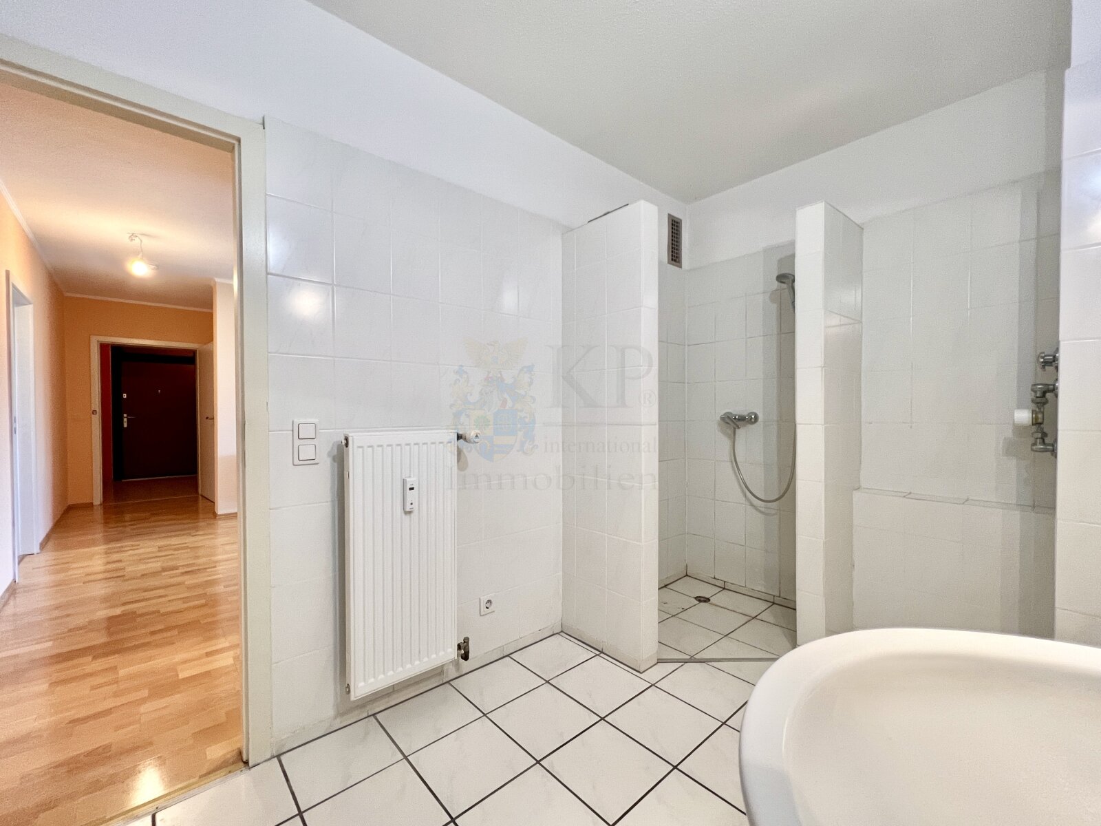 ** RESERVIERT ** KRIFTEL: GROSSZUEGIGE 3 ZIMMER WOHNUNG MIT SW-BALKON, KELLER, STELLPLATZ
