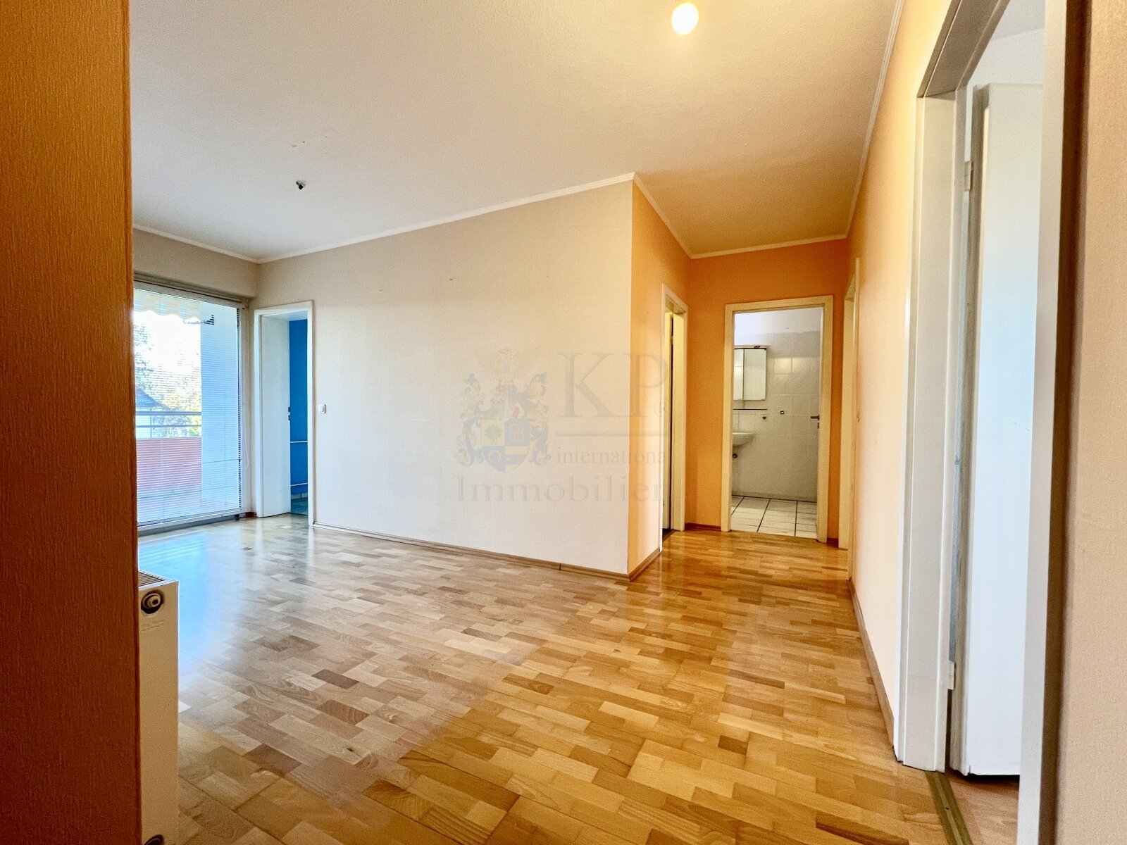 ** RESERVIERT ** KRIFTEL: GROSSZUEGIGE 3 ZIMMER WOHNUNG MIT SW-BALKON, KELLER, STELLPLATZ