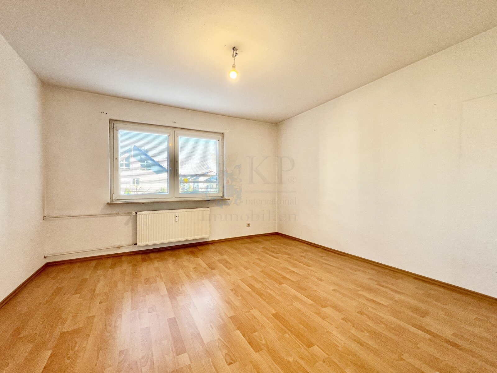 ** RESERVIERT ** KRIFTEL: GROSSZUEGIGE 3 ZIMMER WOHNUNG MIT SW-BALKON, KELLER, STELLPLATZ