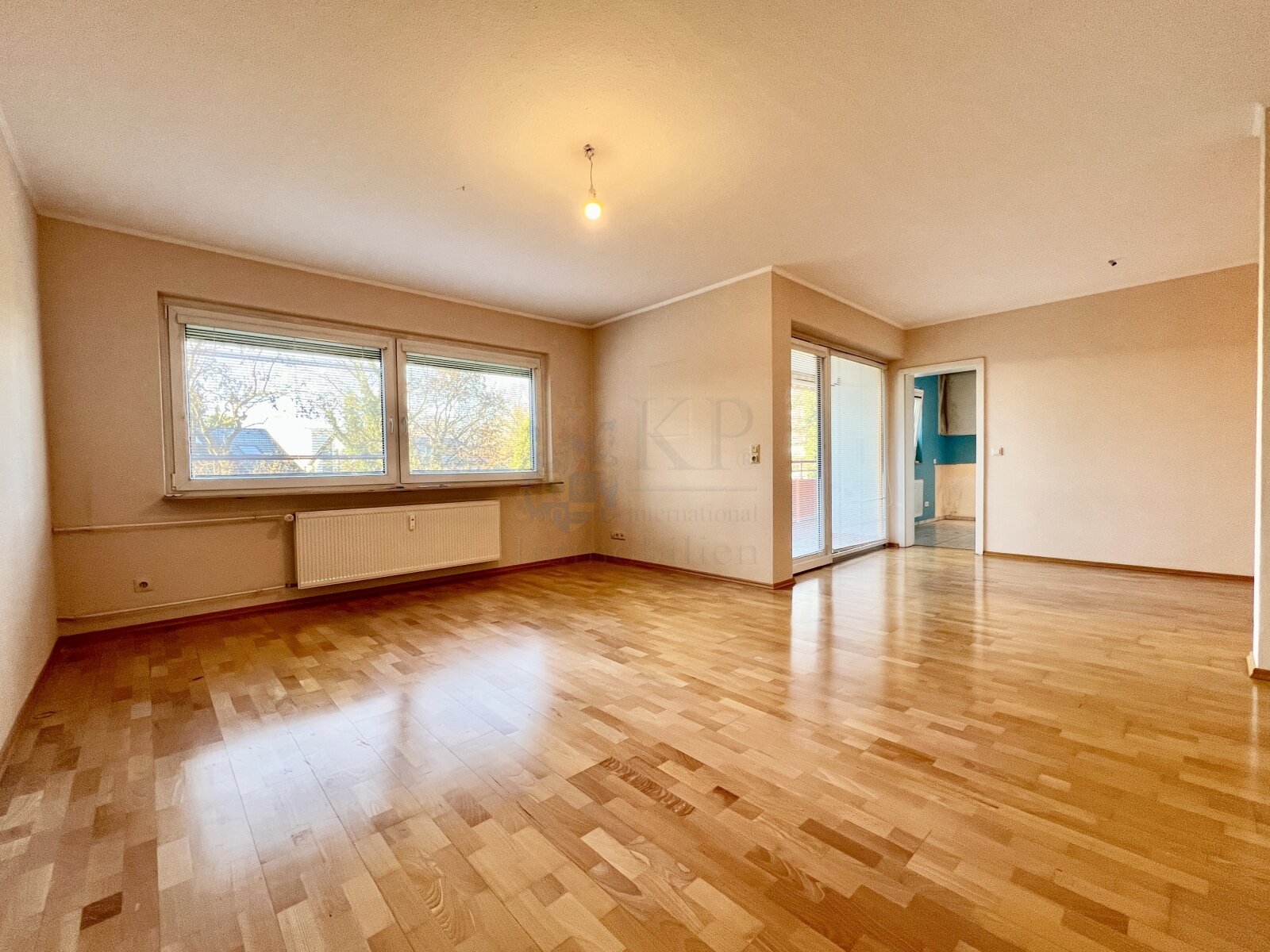** RESERVIERT ** KRIFTEL: GROSSZUEGIGE 3 ZIMMER WOHNUNG MIT SW-BALKON, KELLER, STELLPLATZ