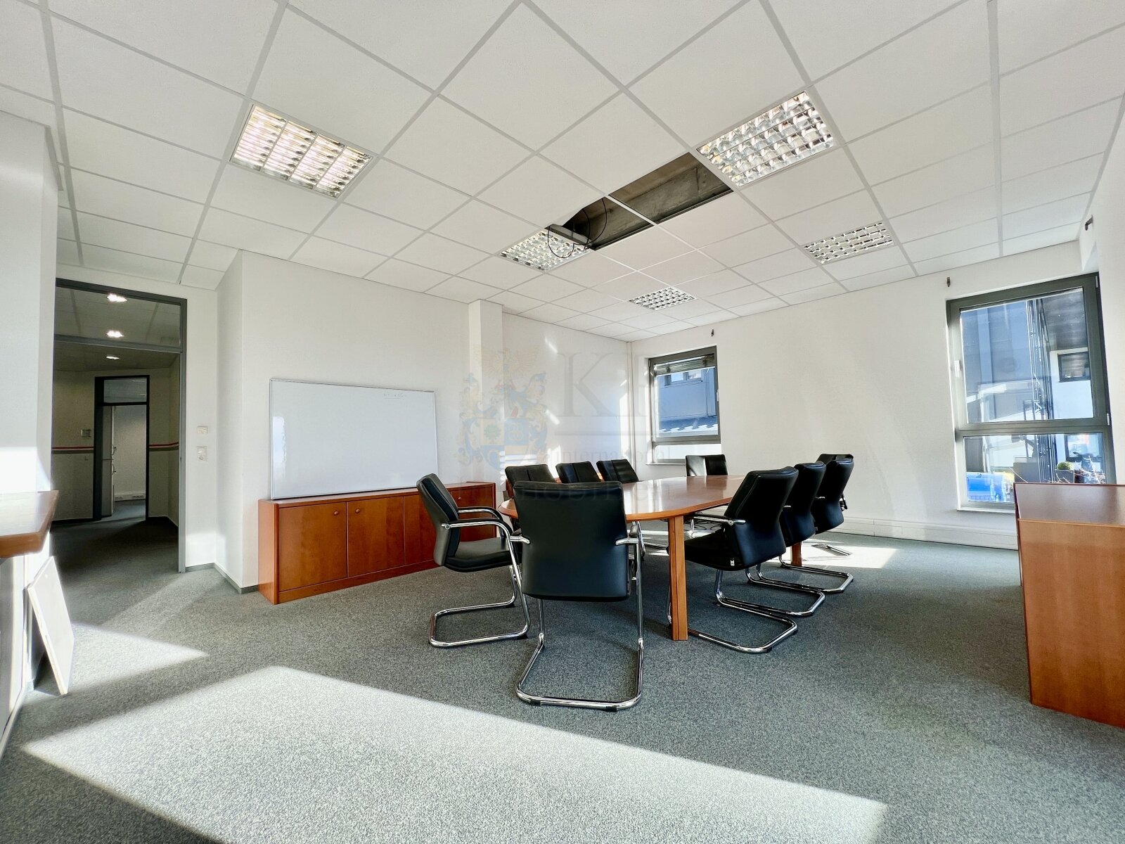 NEUHOF: EINMALIGES BÜROGEBÄUDE IN TOP ZUSTAND