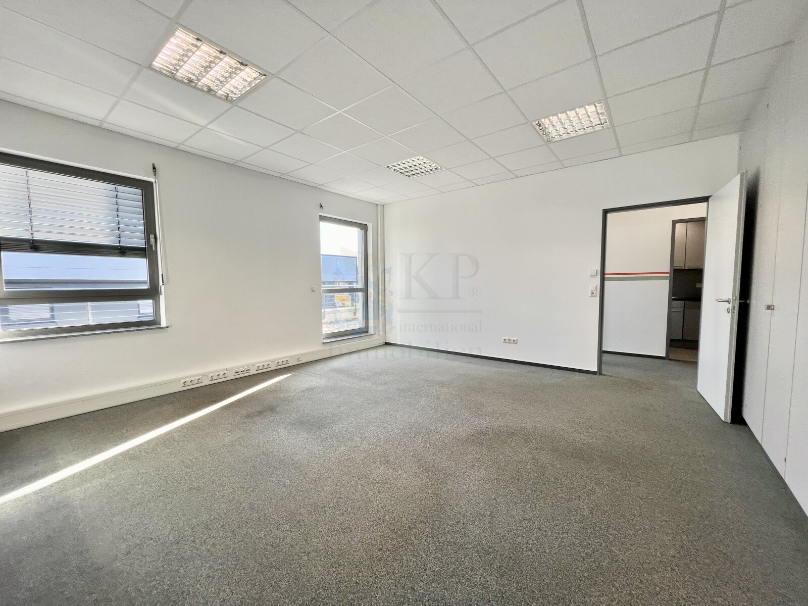 NEUHOF: EINMALIGES BÜROGEBÄUDE IN TOP ZUSTAND