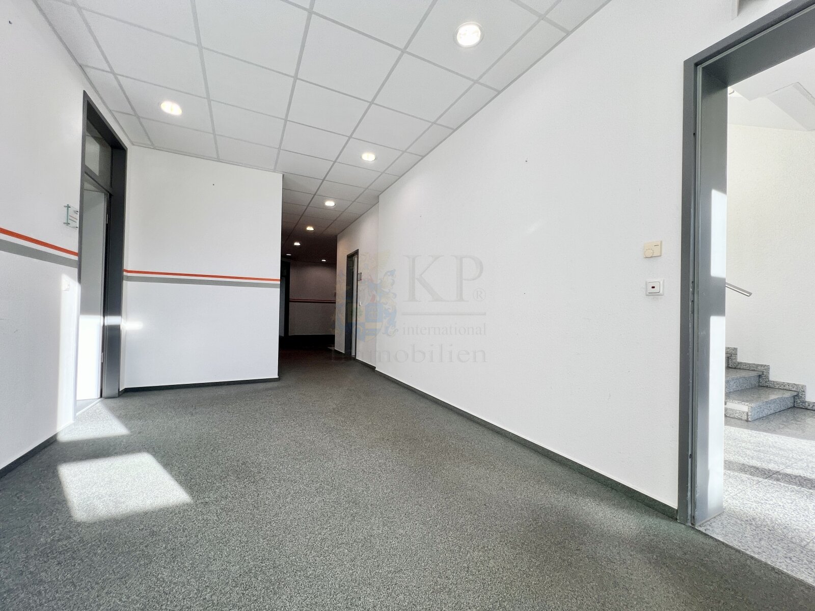 NEUHOF: EINMALIGES BÜROGEBÄUDE IN TOP ZUSTAND