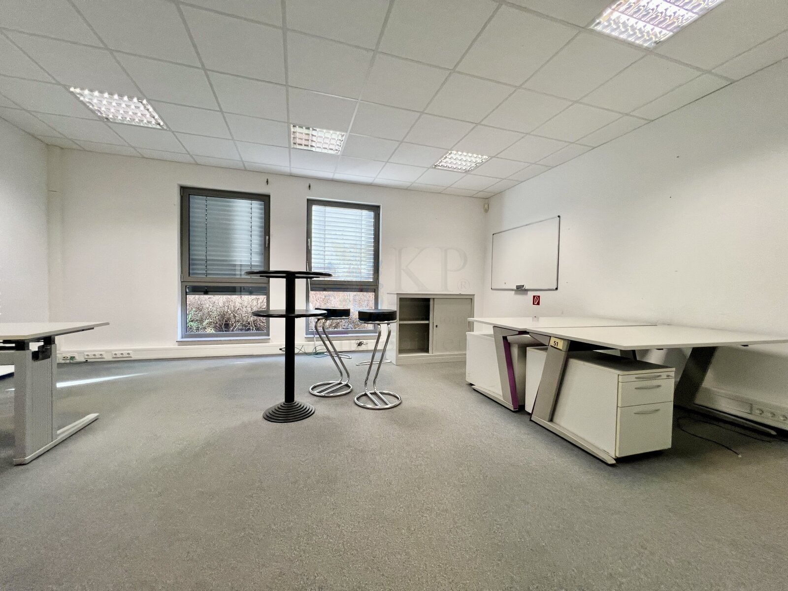 NEUHOF: EINMALIGES BÜROGEBÄUDE IN TOP ZUSTAND