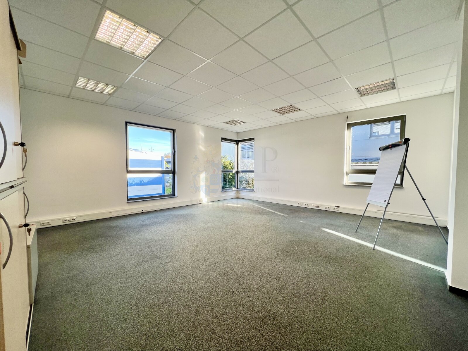 NEUHOF: EINMALIGES BÜROGEBÄUDE IN TOP ZUSTAND