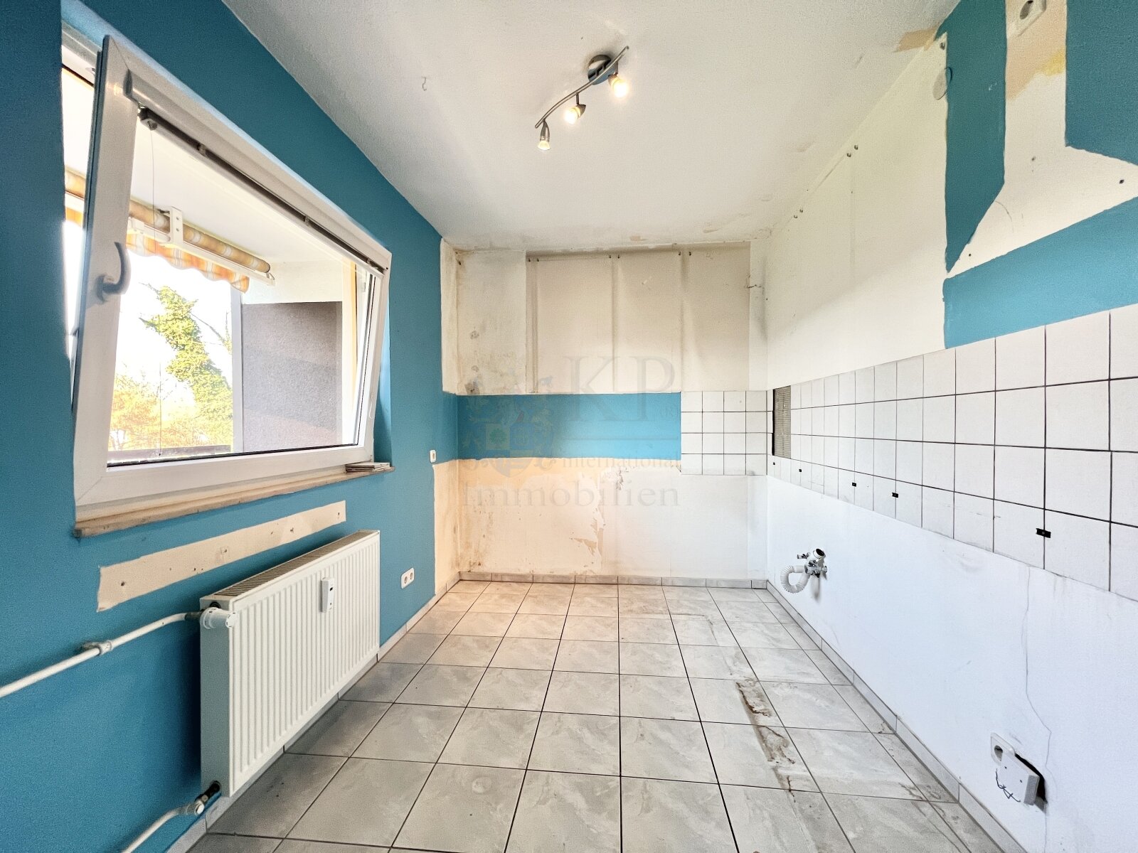 ** RESERVIERT ** KRIFTEL: GROSSZUEGIGE 3 ZIMMER WOHNUNG MIT SW-BALKON, KELLER, STELLPLATZ