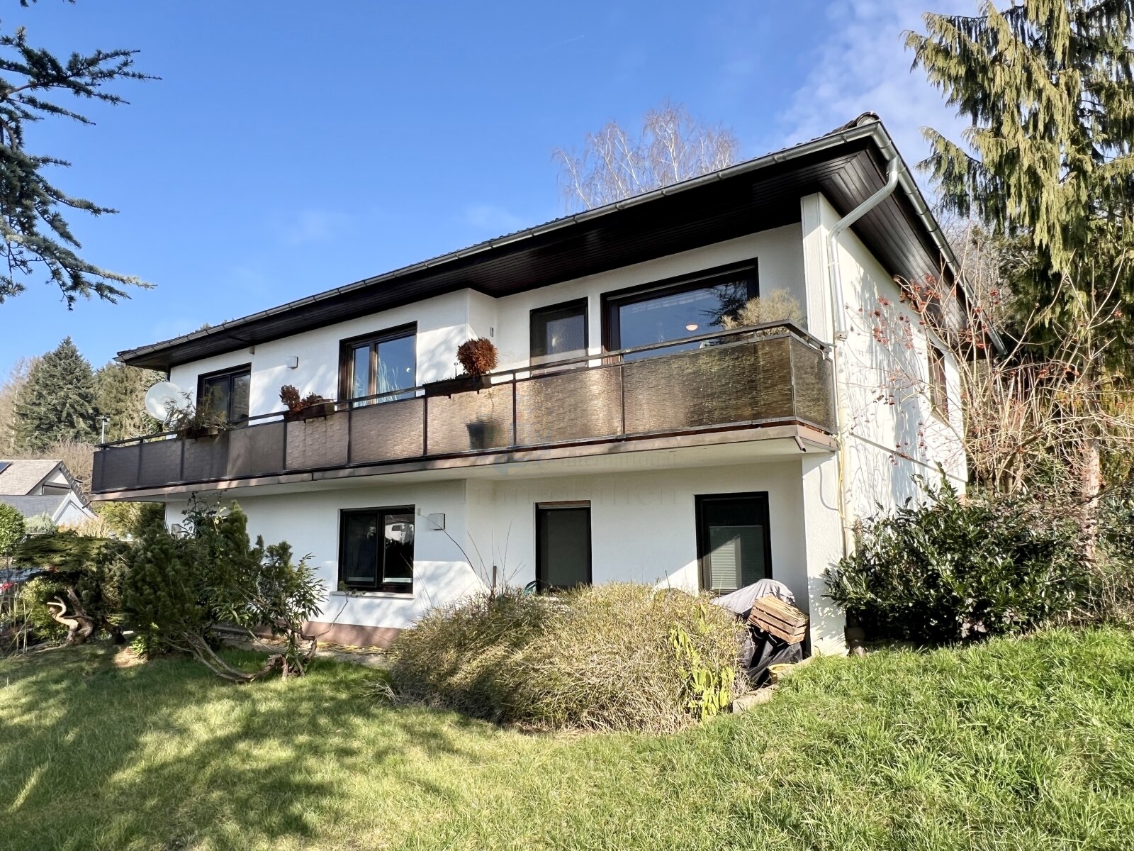 NIEDERJOSBACH: GROSSZUEGIGES EFH MIT GROSSEM GRUNDSTÜCK, MÖGLICHER ELW UND 2 GARAGEN