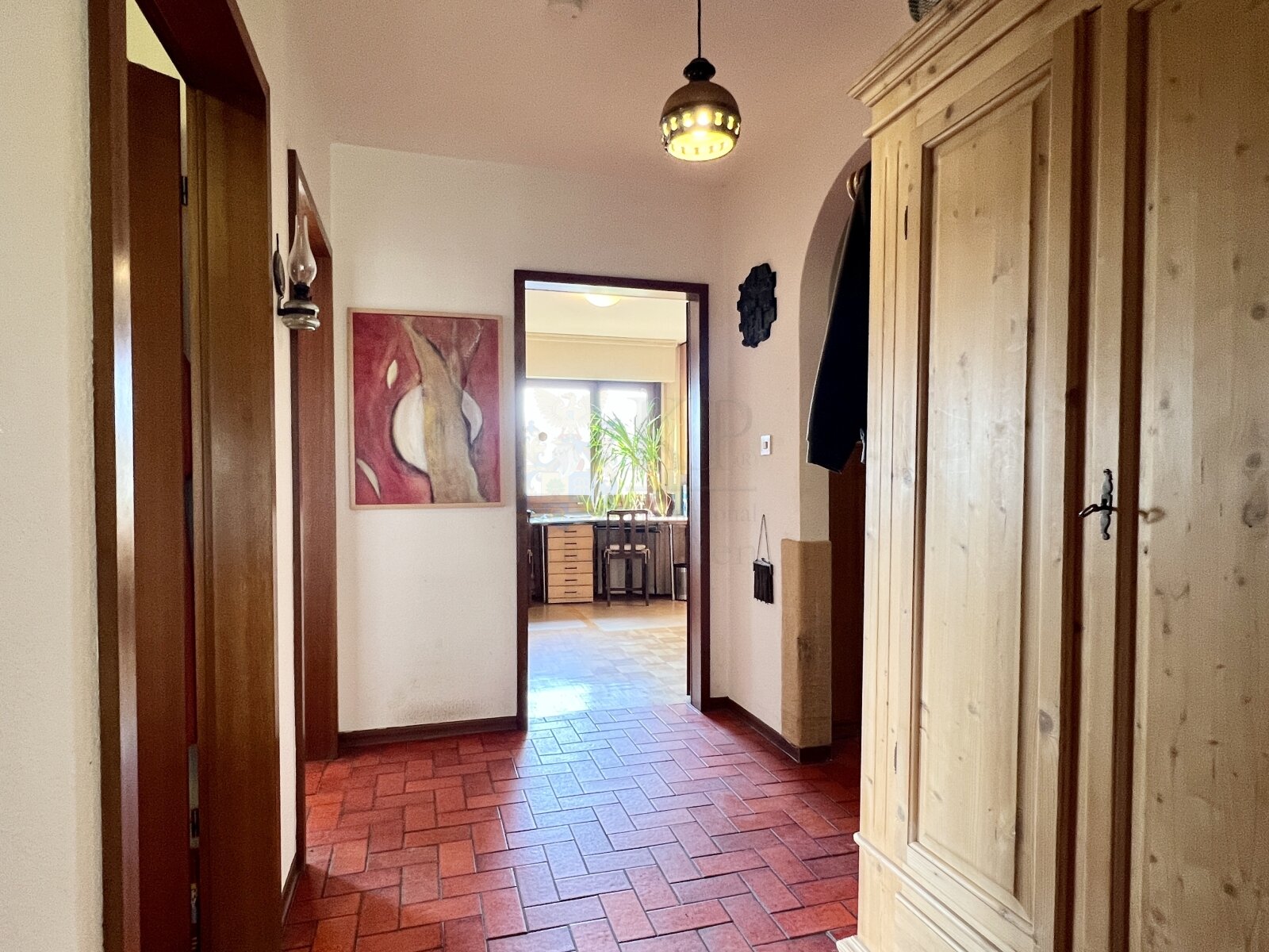 NIEDERJOSBACH: GROSSZUEGIGES EFH MIT GROSSEM GRUNDSTÜCK, MÖGLICHER ELW UND 2 GARAGEN