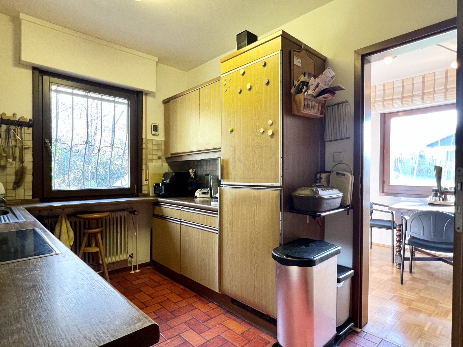 NIEDERJOSBACH: GROSSZUEGIGES EFH MIT GROSSEM GRUNDSTÜCK, MÖGLICHER ELW UND 2 GARAGEN