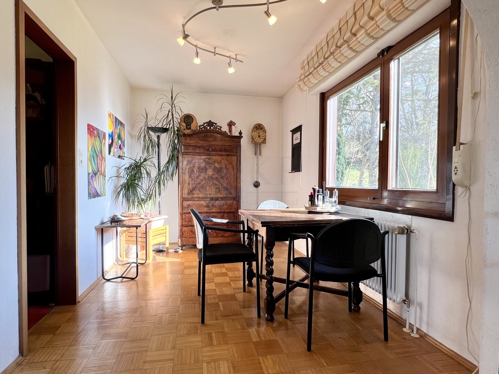 NIEDERJOSBACH: GROSSZUEGIGES EFH MIT GROSSEM GRUNDSTÜCK, MÖGLICHER ELW UND 2 GARAGEN