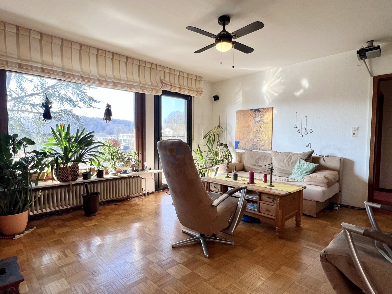 NIEDERJOSBACH: GROSSZUEGIGES EFH MIT GROSSEM GRUNDSTÜCK, MÖGLICHER ELW UND 2 GARAGEN