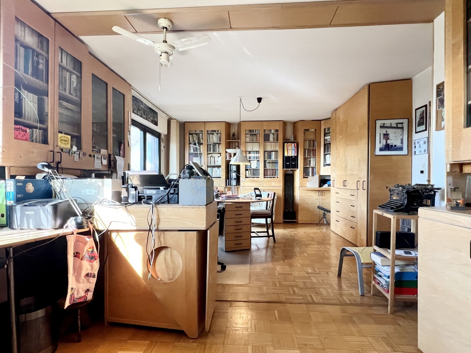 NIEDERJOSBACH: GROSSZUEGIGES EFH MIT GROSSEM GRUNDSTÜCK, MÖGLICHER ELW UND 2 GARAGEN