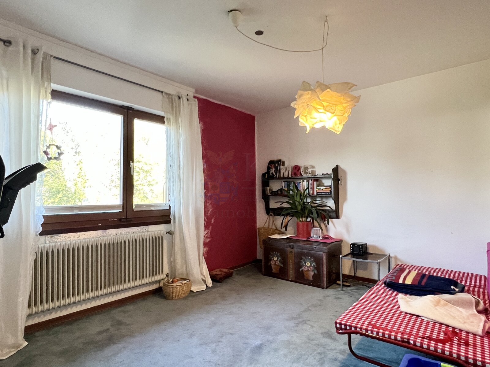 NIEDERJOSBACH: GROSSZUEGIGES EFH MIT GROSSEM GRUNDSTÜCK, MÖGLICHER ELW UND 2 GARAGEN