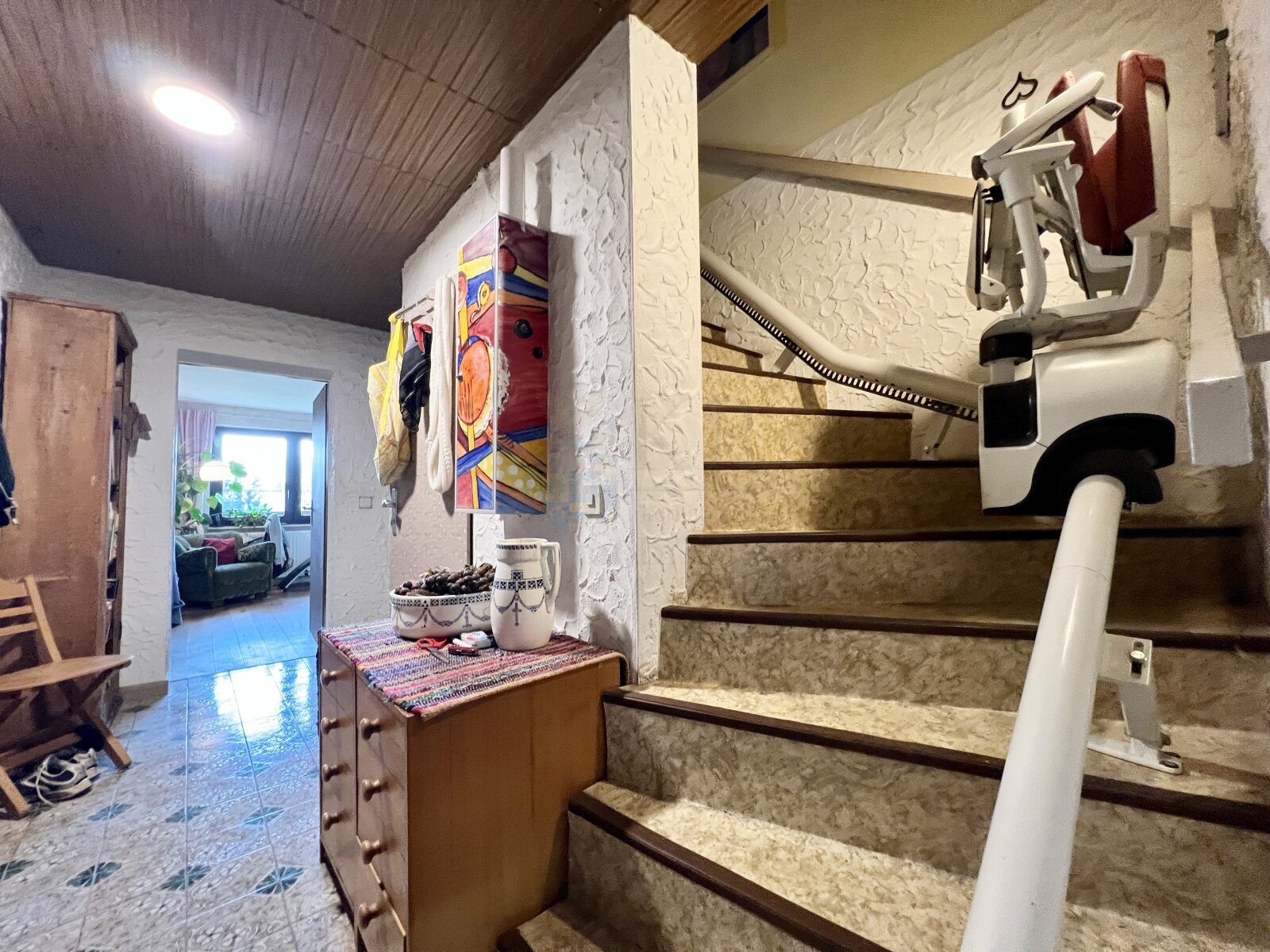 NIEDERJOSBACH: GROSSZUEGIGES EFH MIT GROSSEM GRUNDSTÜCK, MÖGLICHER ELW UND 2 GARAGEN