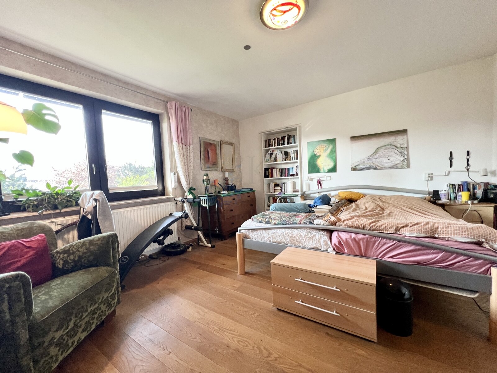 NIEDERJOSBACH: GROSSZUEGIGES EFH MIT GROSSEM GRUNDSTÜCK, MÖGLICHER ELW UND 2 GARAGEN