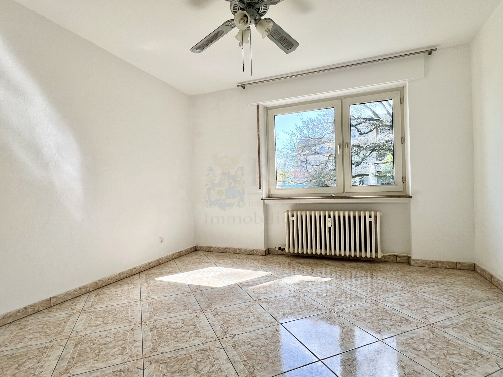 ** VERKAUFT ** TOP ANGEBOT IN SCHWANHEIM: GERÄUMIGE 3 ZIMMER WOHNUNG IM HOCHPARTERRE