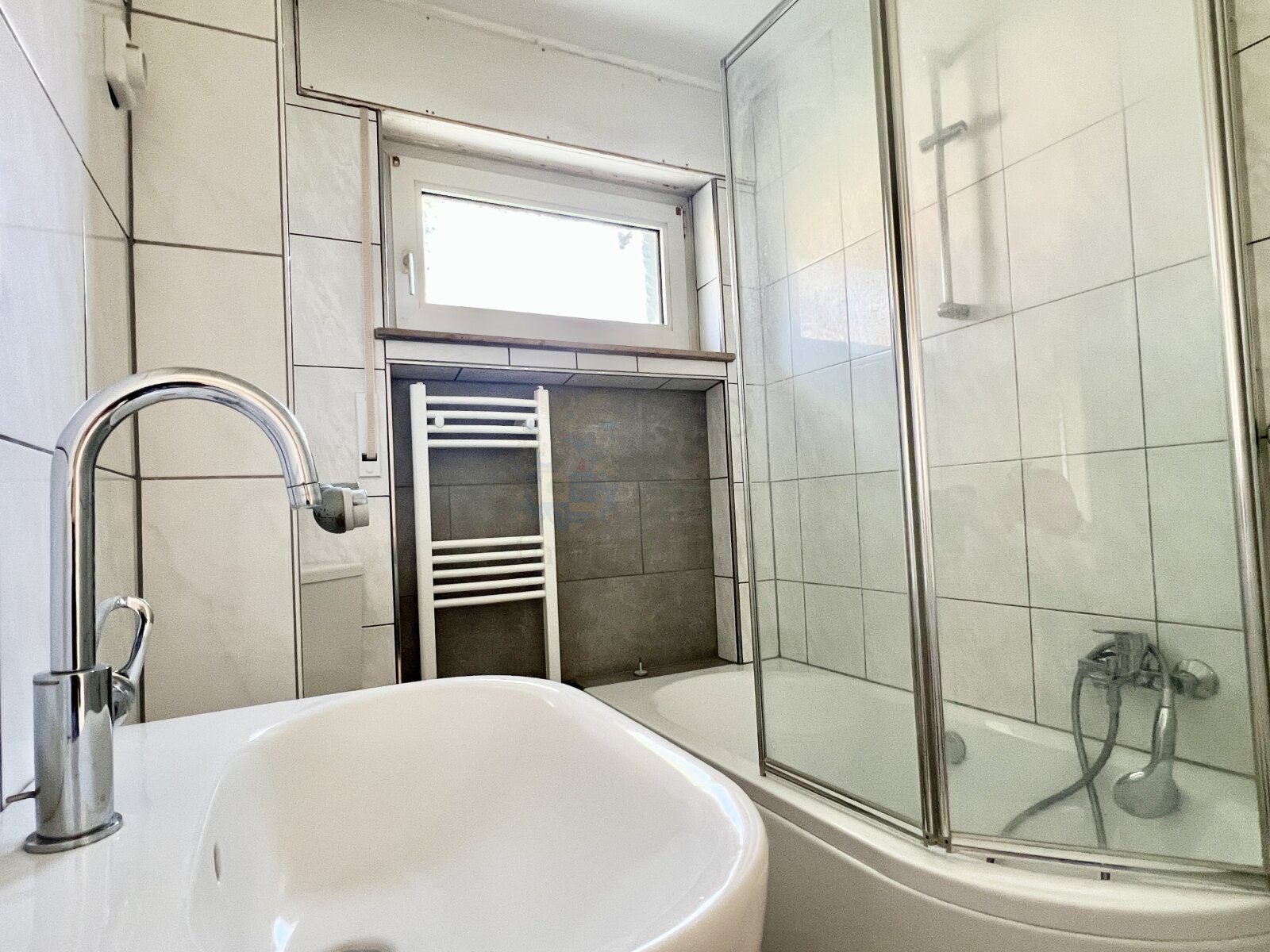 ** VERKAUFT ** TOP ANGEBOT IN SCHWANHEIM: GERÄUMIGE 3 ZIMMER WOHNUNG IM HOCHPARTERRE