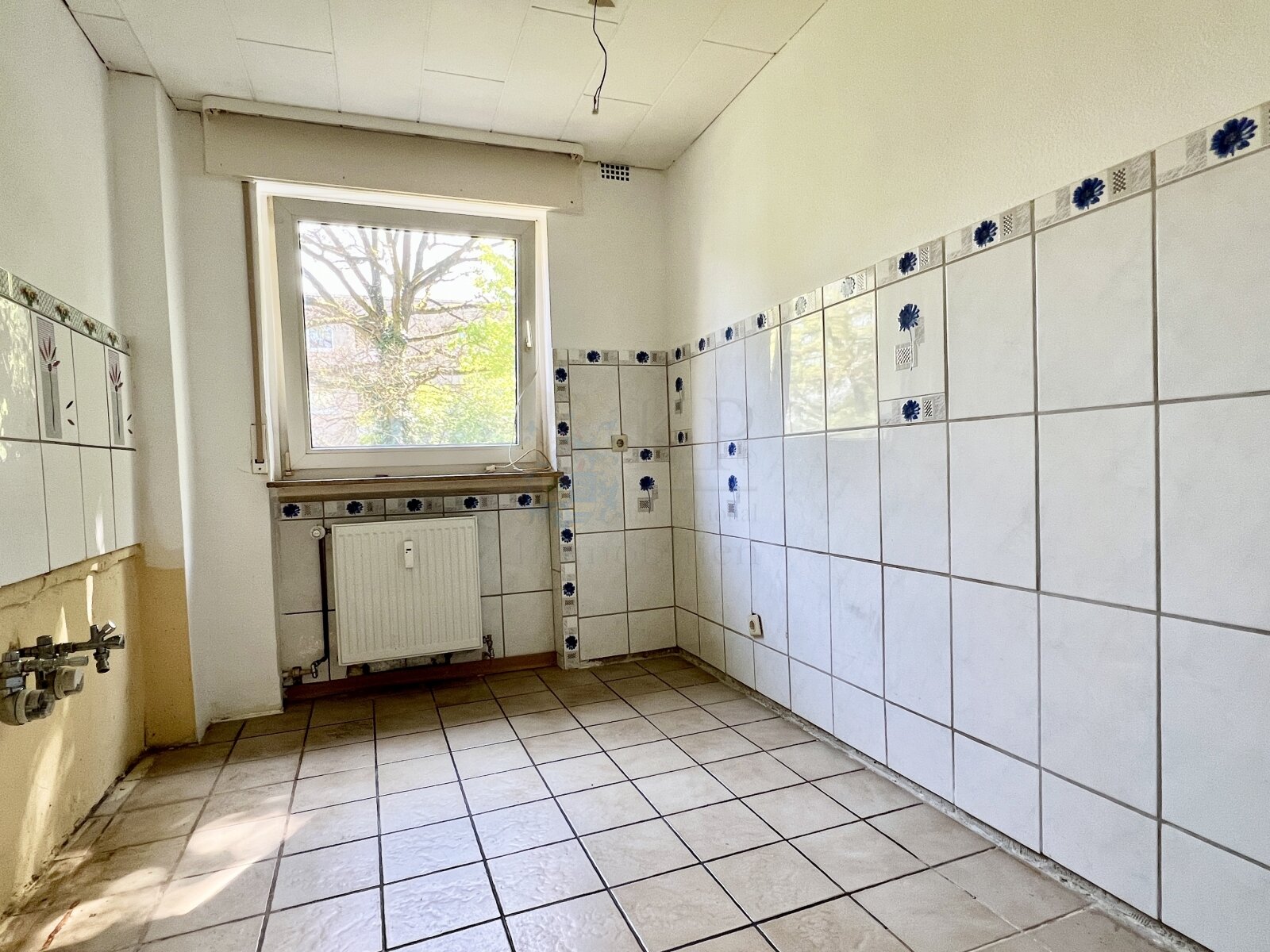 ** VERKAUFT ** TOP ANGEBOT IN SCHWANHEIM: GERÄUMIGE 3 ZIMMER WOHNUNG IM HOCHPARTERRE