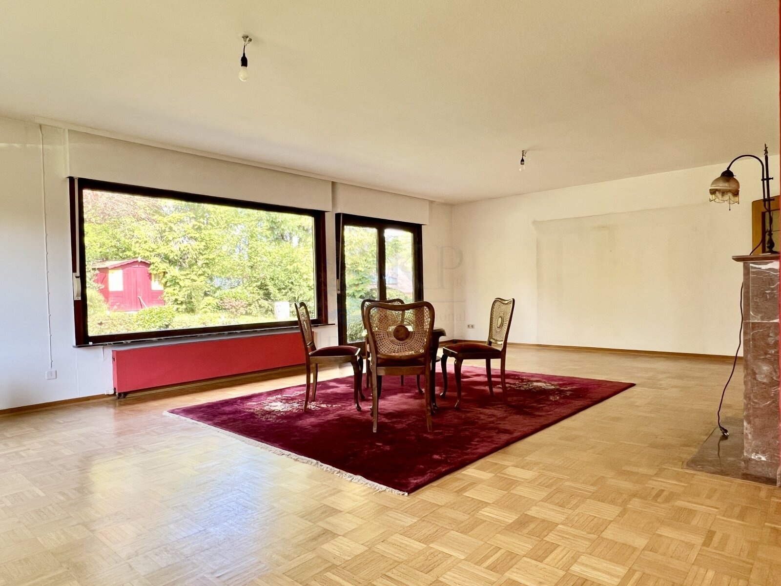 BAD SODEN: GROSSZUEGIGER BUNGALOW AUF GROSSEM EXKLUSIVEM GRUNDSTÜCK