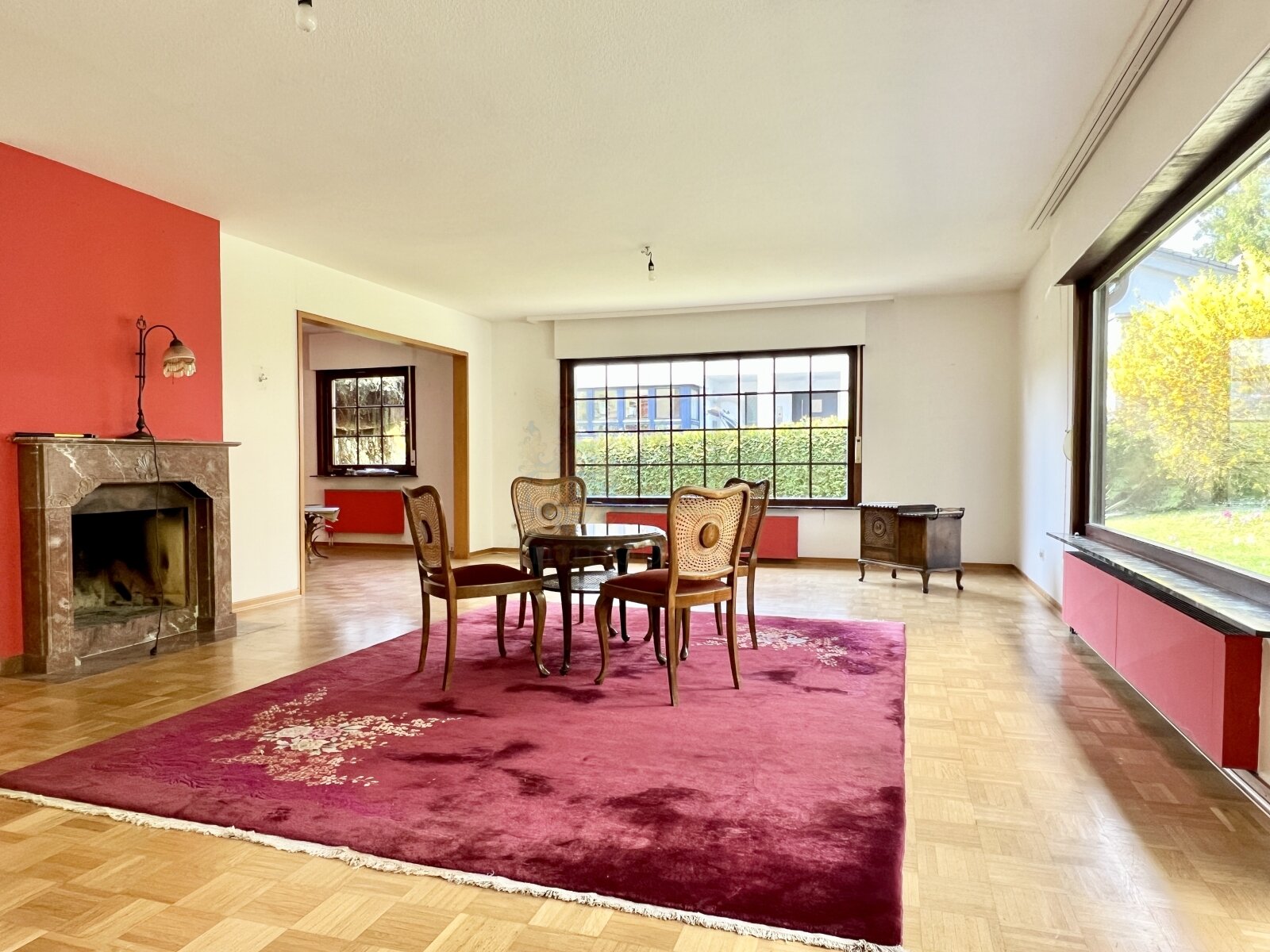 BAD SODEN: GROSSZUEGIGER BUNGALOW AUF GROSSEM EXKLUSIVEM GRUNDSTÜCK