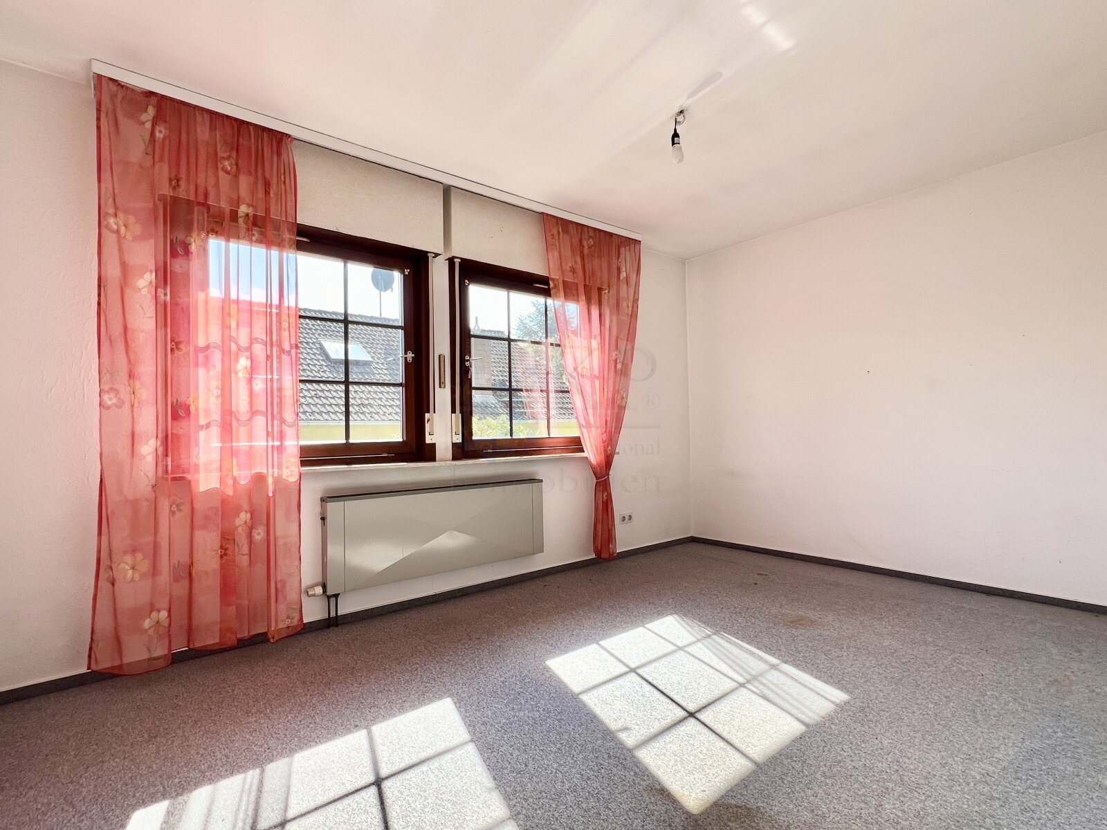 BAD SODEN: GROSSZUEGIGER BUNGALOW AUF GROSSEM EXKLUSIVEM GRUNDSTÜCK