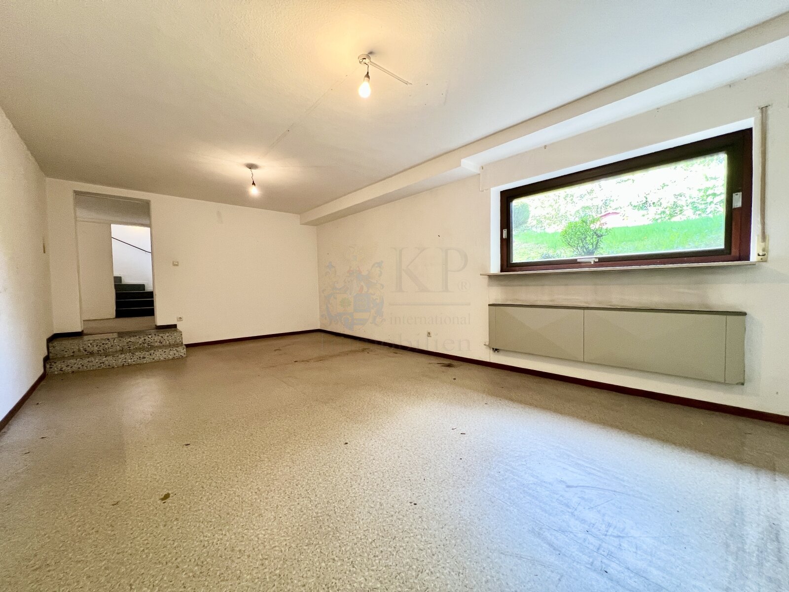 BAD SODEN: GROSSZUEGIGER BUNGALOW AUF GROSSEM EXKLUSIVEM GRUNDSTÜCK