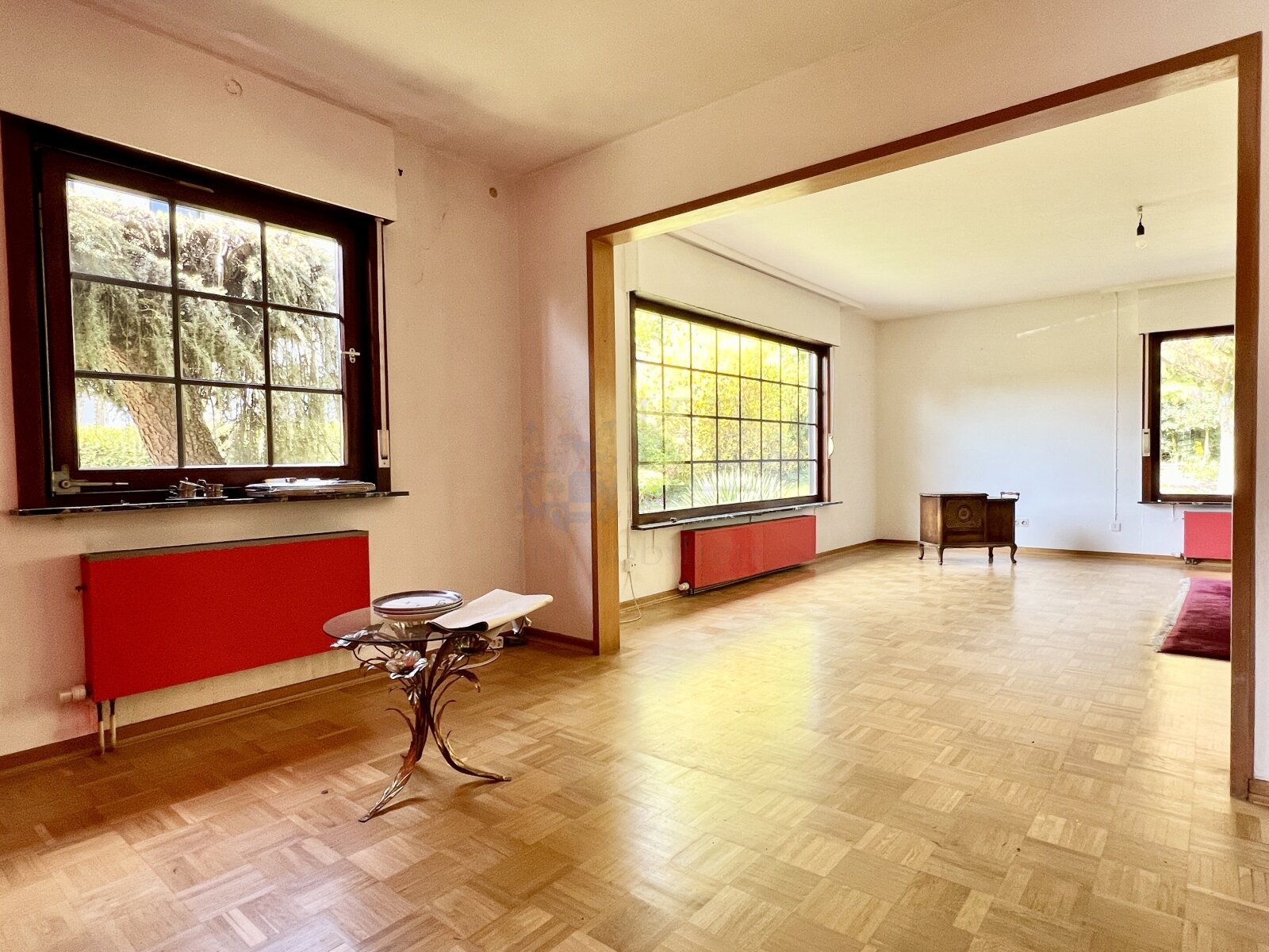 BAD SODEN: GROSSZUEGIGER BUNGALOW AUF GROSSEM EXKLUSIVEM GRUNDSTÜCK