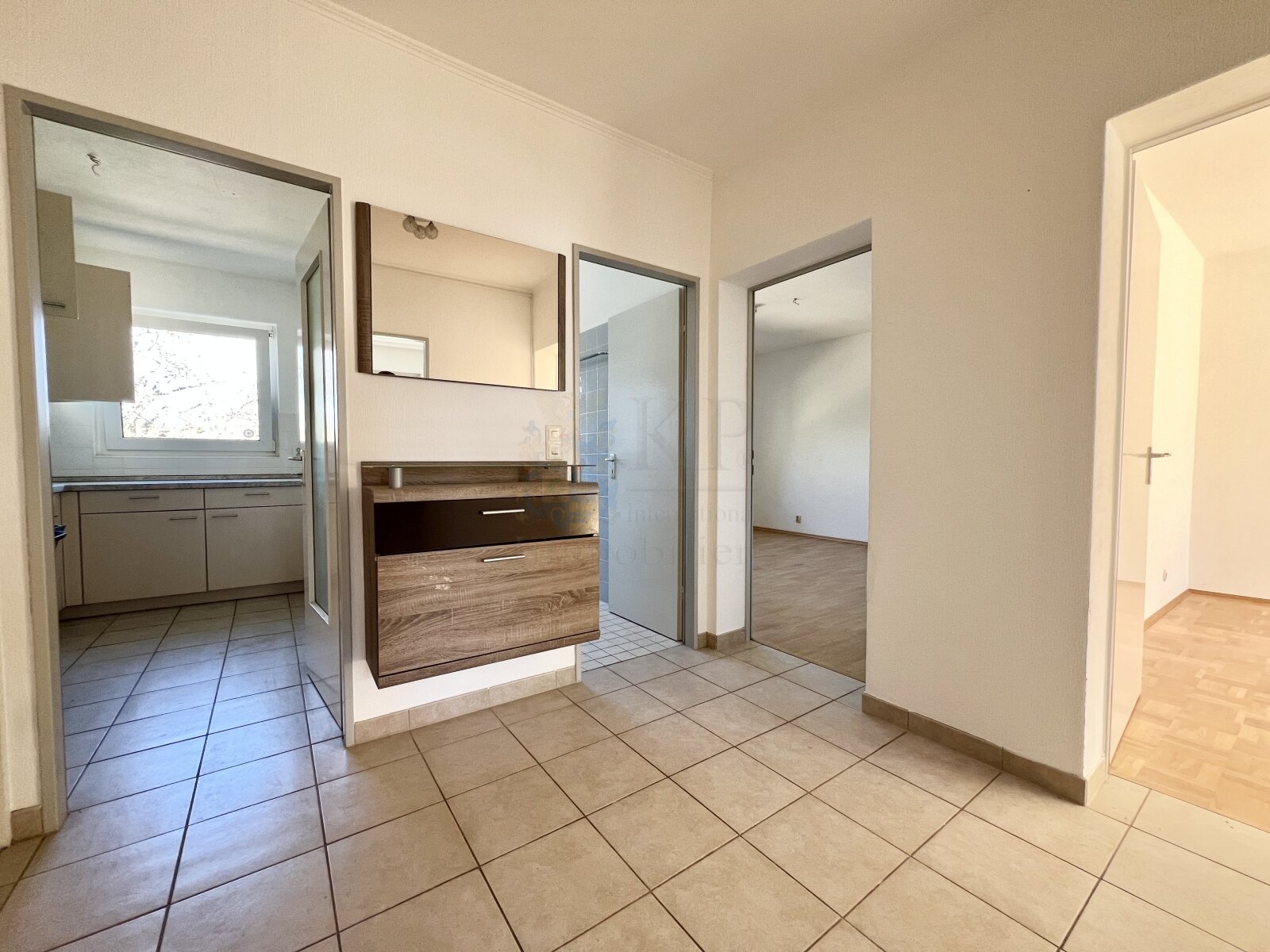 ** RESERVIERT ** BAD HOMBURG: Charmante 3 Zimmerwohnung mit Loggia in begehrter zentraler Wohnlage