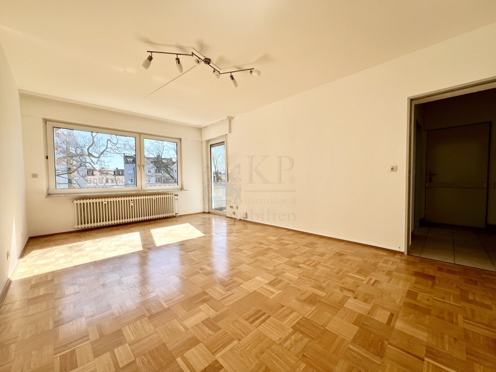 ** RESERVIERT ** BAD HOMBURG: Charmante 3 Zimmerwohnung mit Loggia in begehrter zentraler Wohnlage