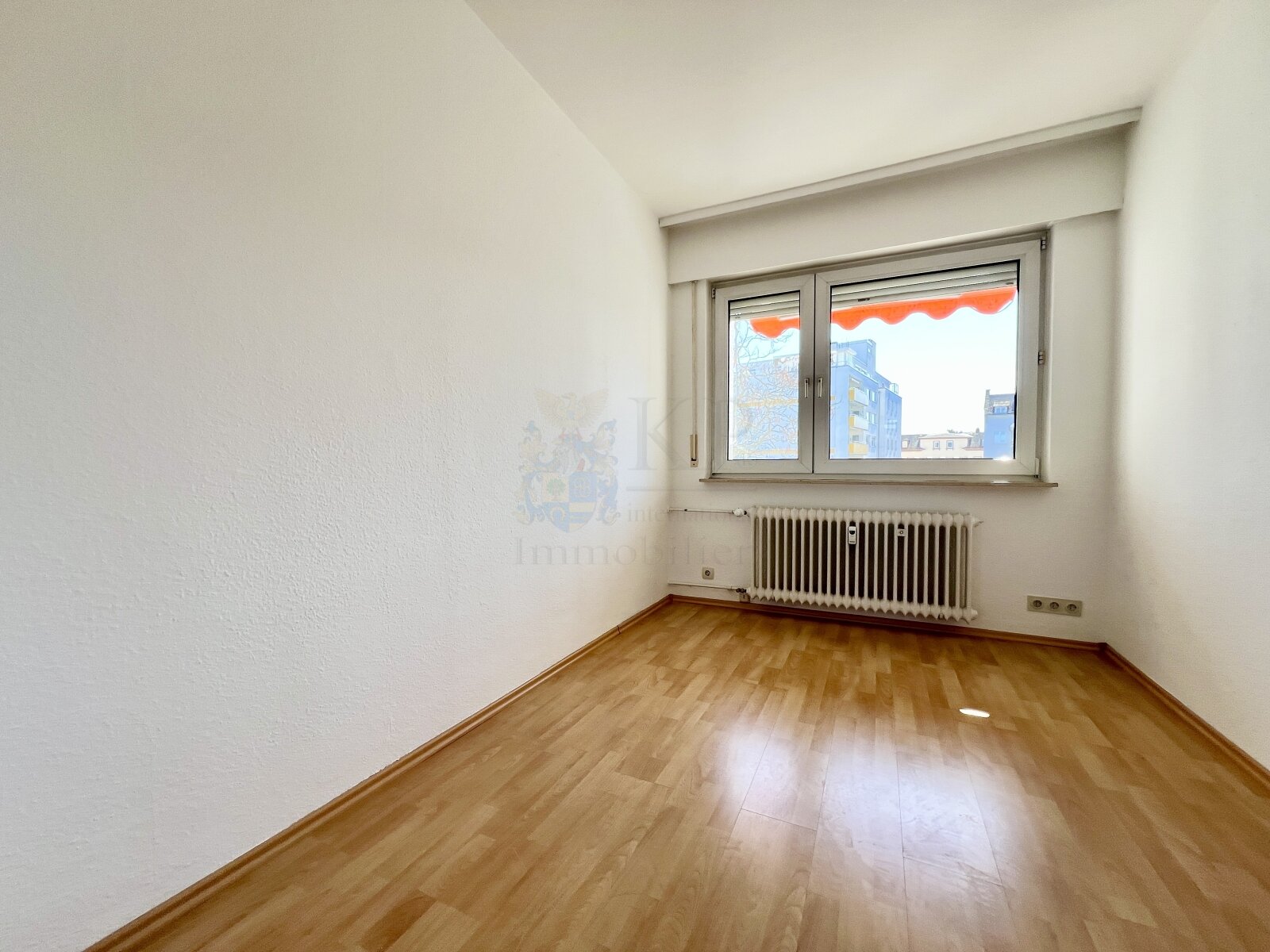 ** RESERVIERT ** BAD HOMBURG: Charmante 3 Zimmerwohnung mit Loggia in begehrter zentraler Wohnlage