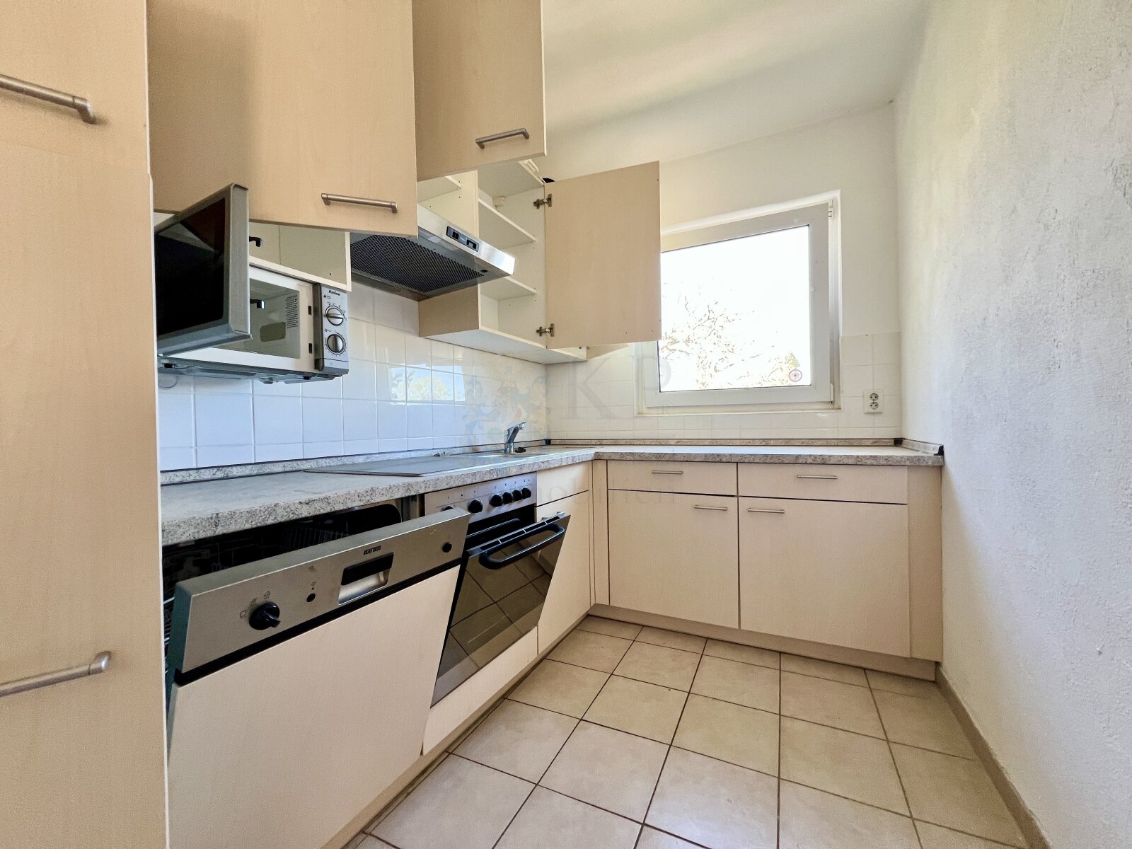 ** RESERVIERT ** BAD HOMBURG: Charmante 3 Zimmerwohnung mit Loggia in begehrter zentraler Wohnlage