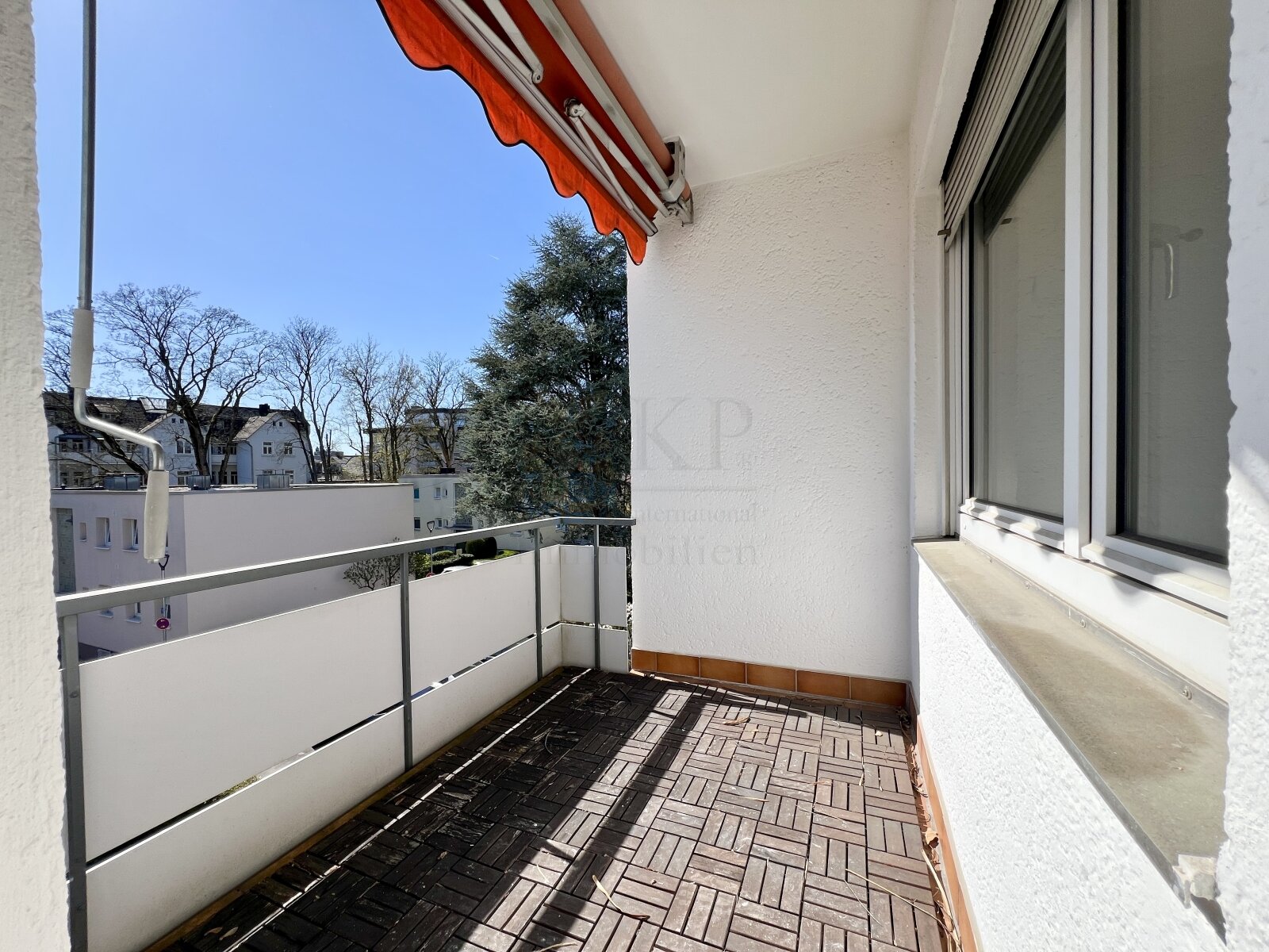 ** RESERVIERT ** BAD HOMBURG: Charmante 3 Zimmerwohnung mit Loggia in begehrter zentraler Wohnlage