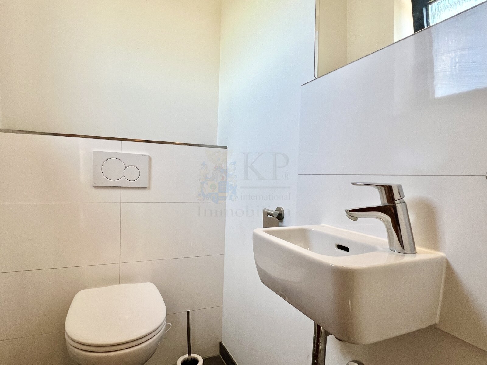 WALLAU: SCHÖNER BUNGALOW IN EXKLUSIVER FELDRANDLAGE