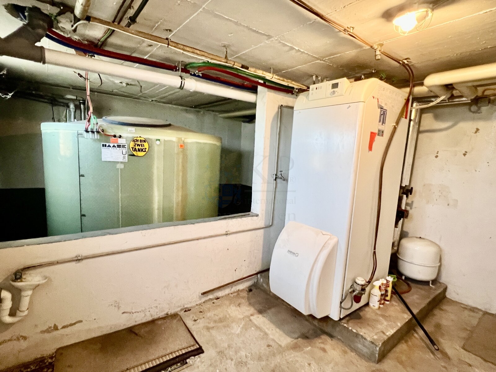 WALLAU: SCHÖNER BUNGALOW IN EXKLUSIVER FELDRANDLAGE