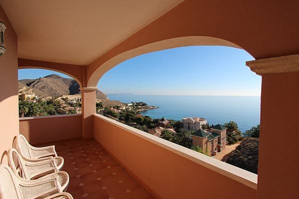 Beeindruckende Villa mit fantastischem Meerblick und Privatpool