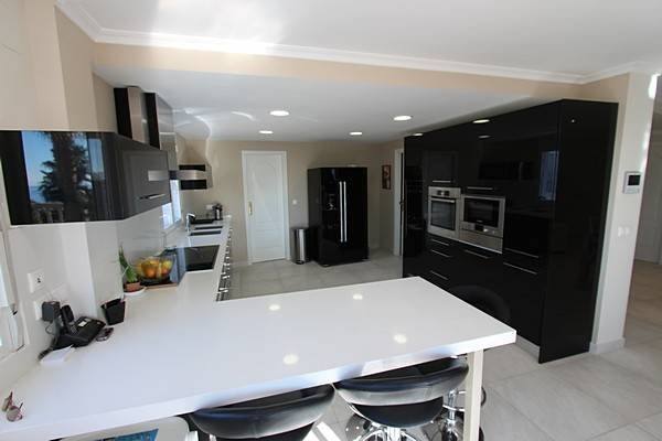 Beeindruckende Villa mit fantastischem Meerblick und Privatpool