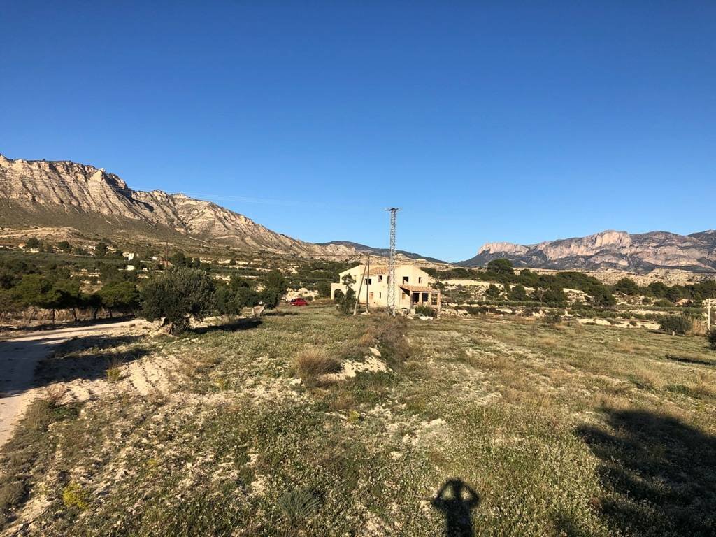 Großzügige Finca mit Entwicklungspotenzial – 500 m² auf 17.000 m² Grundstück