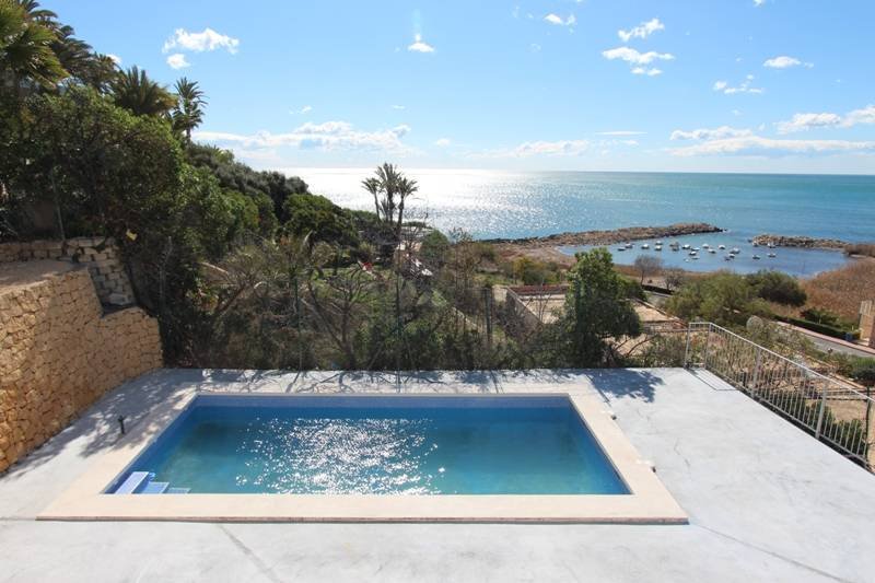 Exklusive Traumvilla mit fantastischem Meerblick, privatem Pool & Aufzug