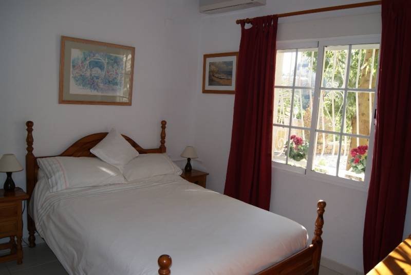 Charmante ebenerdige Villa mit privatem 8x4m Pool und Meerblick