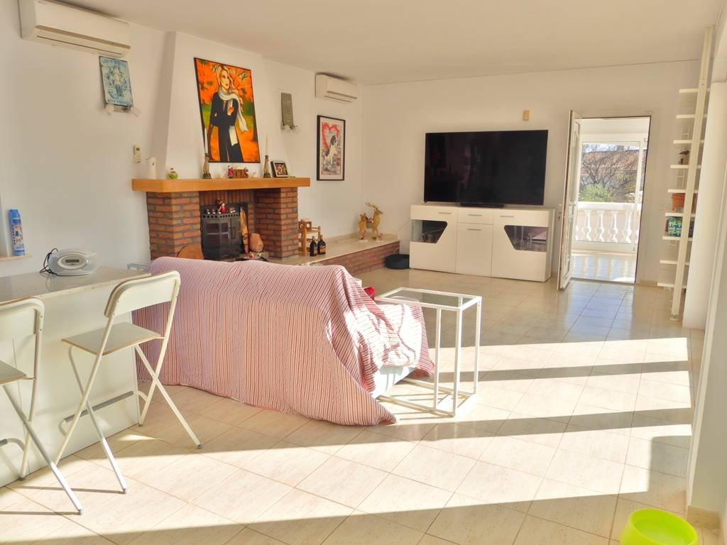 Viel Platz zum Leben & Genießen – Villa mit 9 Schlafzimmern, 4 Terrassen & 3 Garagen