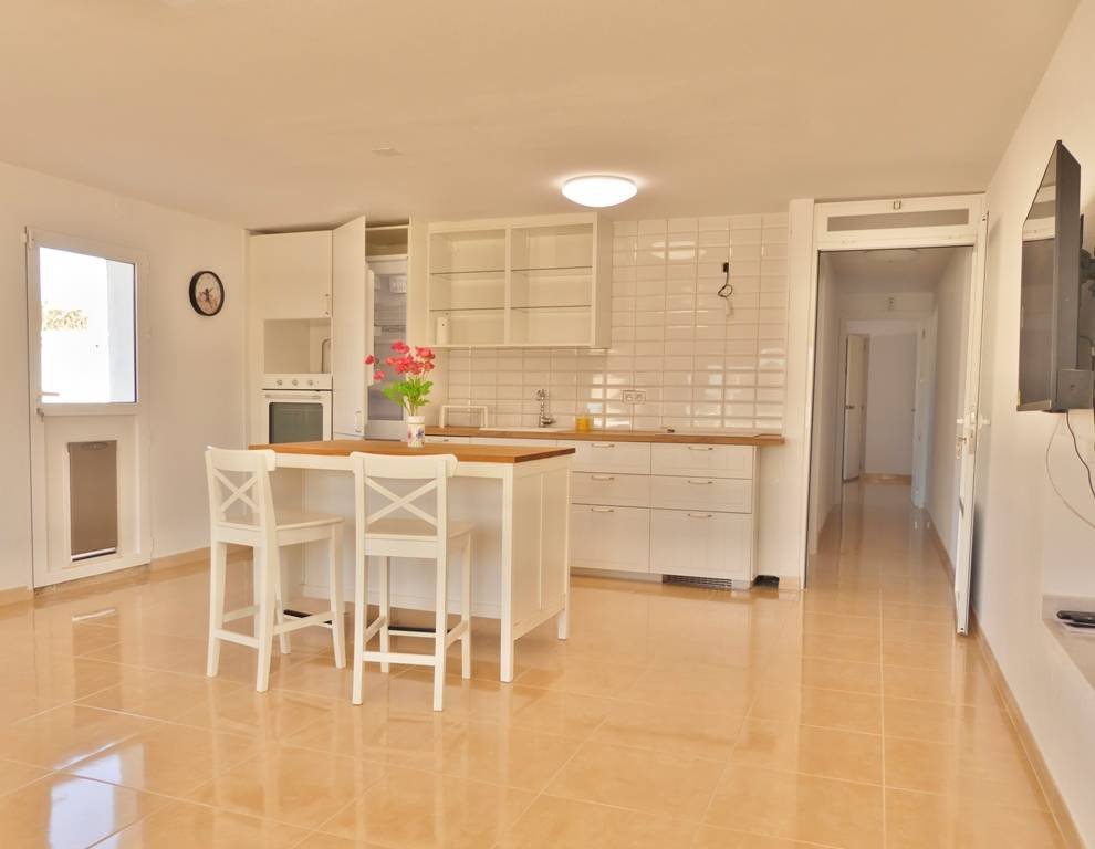 Viel Platz zum Leben & Genießen – Villa mit 9 Schlafzimmern, 4 Terrassen & 3 Garagen