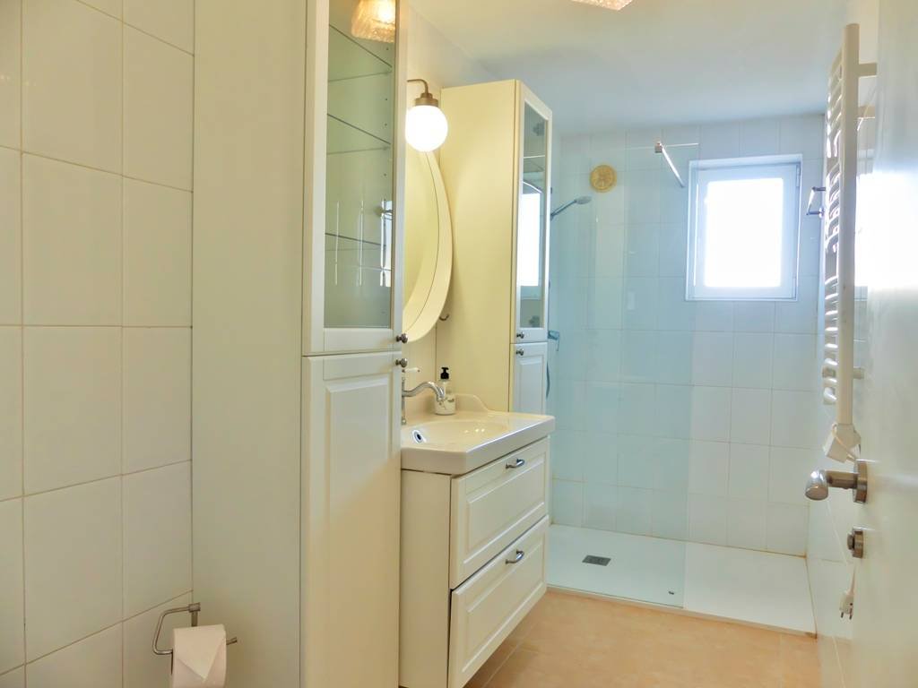 Viel Platz zum Leben & Genießen – Villa mit 9 Schlafzimmern, 4 Terrassen & 3 Garagen