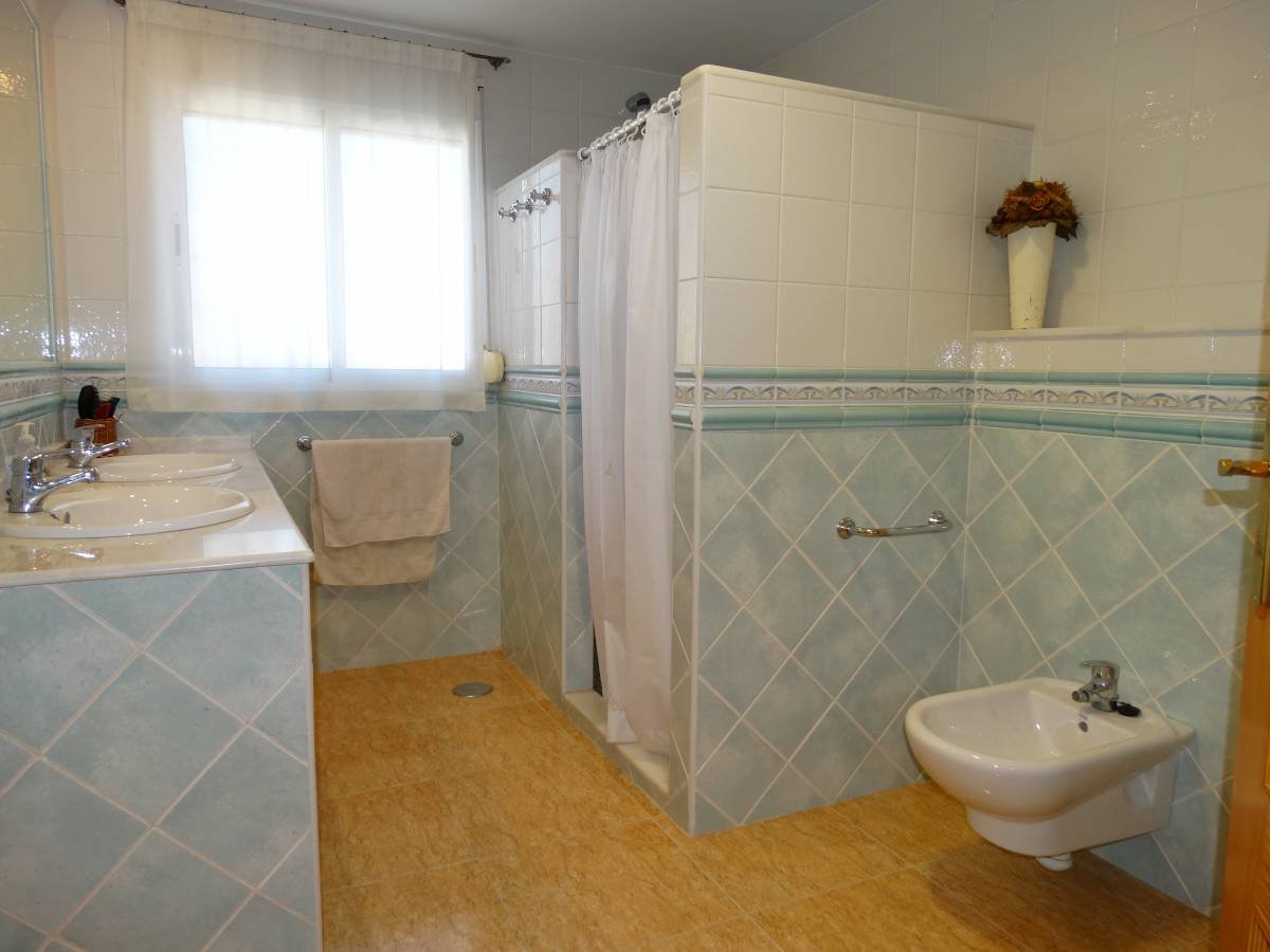 Großzügiges Anwesen mit 6 Schlafzimmern und 3.000 m² Grundstück in Aigües de Busot