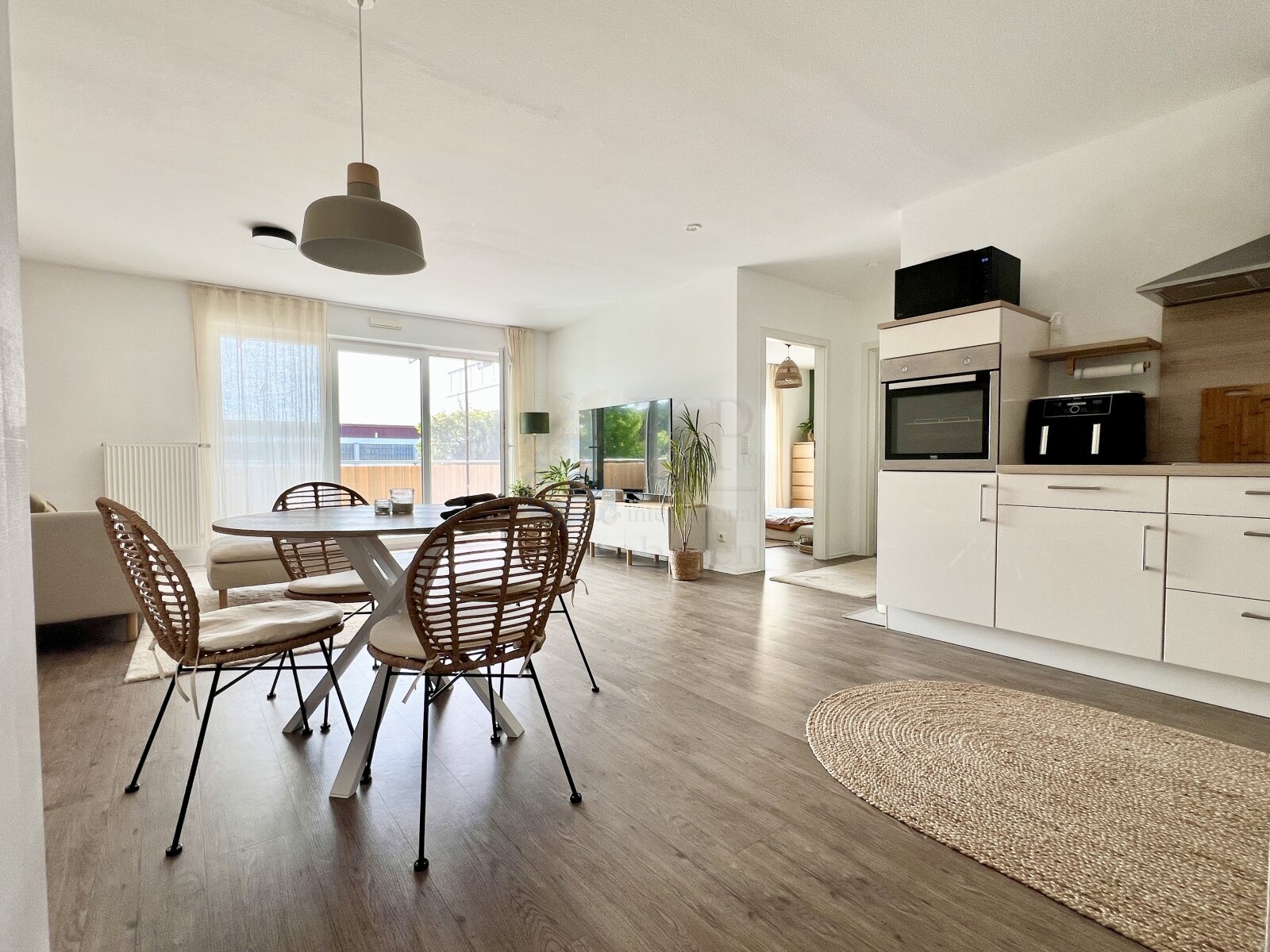 ** V E R M I E T E T ** Schöne helle 3 Zi Wohnung mit Balkon und TG-Stellplatz in Hattersheim **