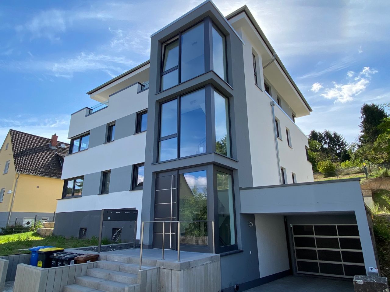 ** V E R M I E T E T ** LORSBACH: NEUWERTIG - TRAUMHAFTE 4 ZIMMER WOHNUNG MIT TG-STELLPLATZ, 2 BÄDERN, TERRASSE u.v.m.***